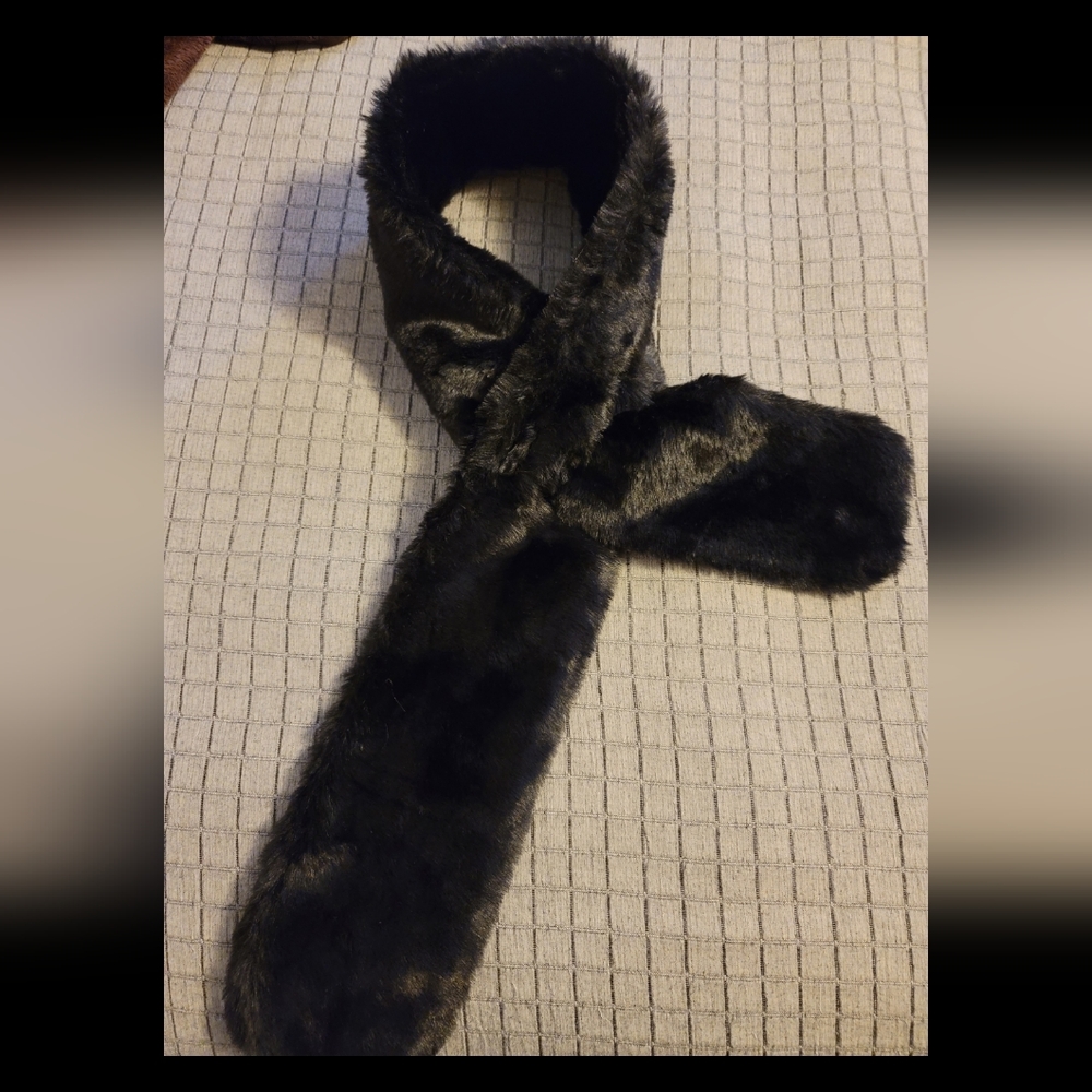 INC International Faux Fur Scarf - Picture 4 of 4